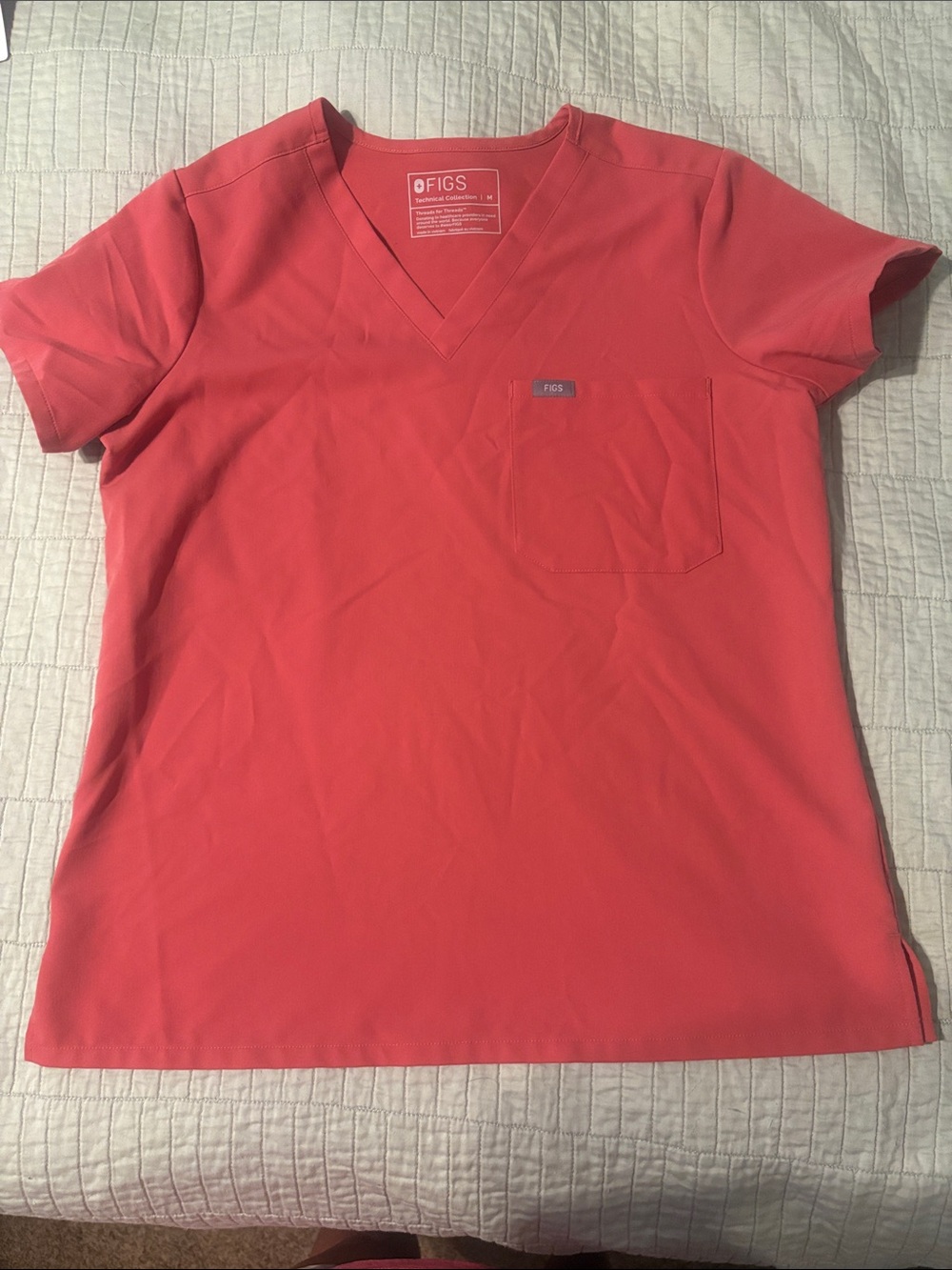 FIGS Women's V-Neck Short Sleeve Pocket Tee - pulmonary pink